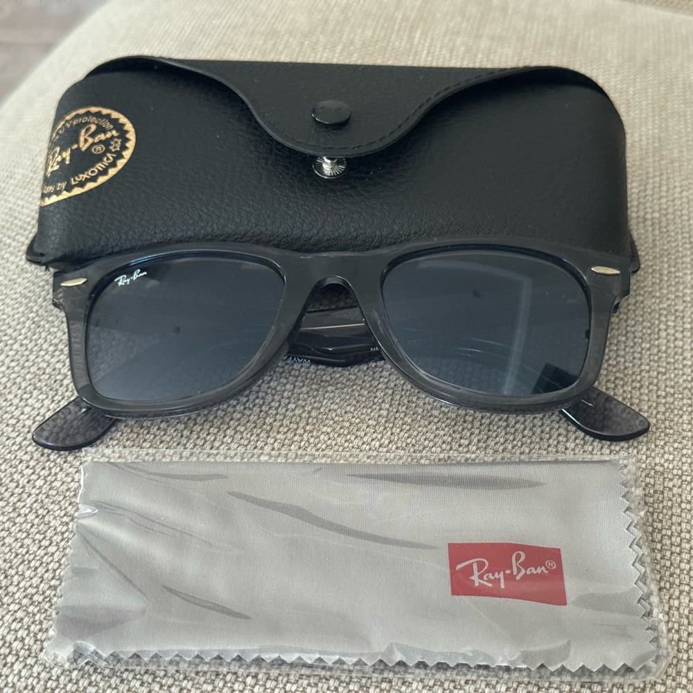 Ray-Ban Classic Black Sunglasses with Case